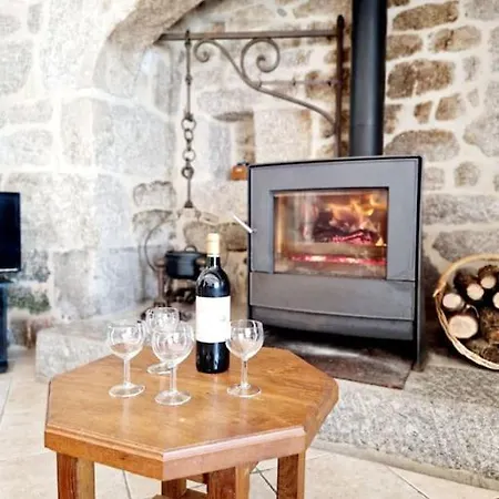 Maison Paysanne, Proche Aubrac Casa de Férias *