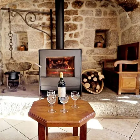 Maison Paysanne, Proche Aubrac 別荘 Huparlac