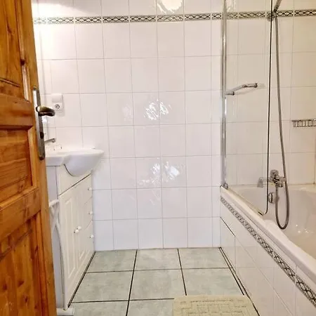 Maison Paysanne, Proche Aubrac Casa de Férias *