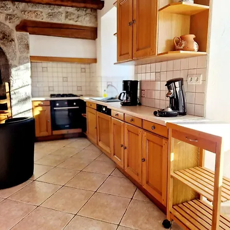 Maison Paysanne, Proche Aubrac Сasa de vacaciones *