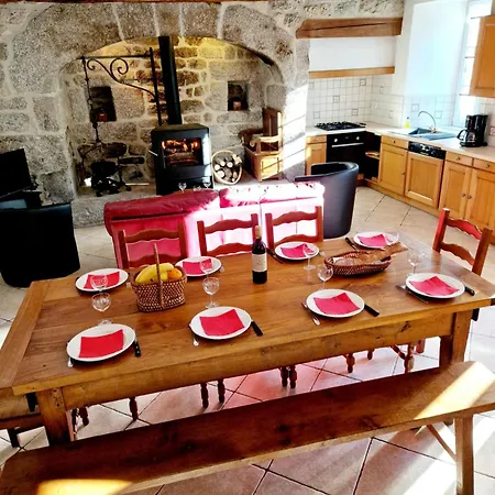 Maison Paysanne, Proche Aubrac Сasa de vacaciones Huparlac
