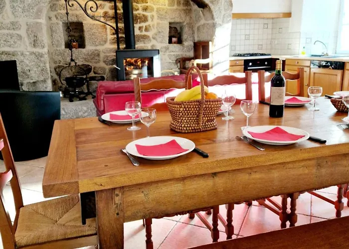 Semesterbostad Maison Paysanne, Proche Aubrac Huparlac