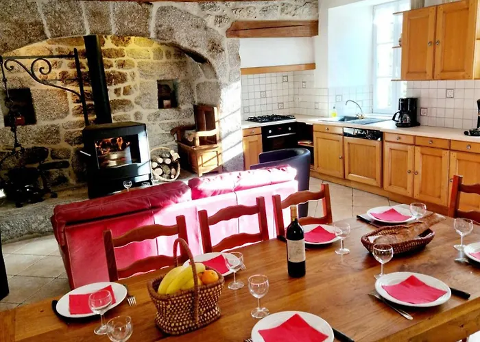 Semesterbostad Maison Paysanne, Proche Aubrac Huparlac